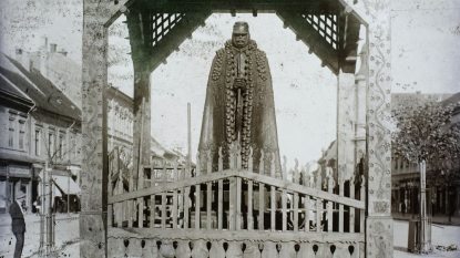 Deák_Ferenc_út,_Kárpátok_őre_(Szeszák_Ferenc,_1915.)._Fortepan_86501.jpg